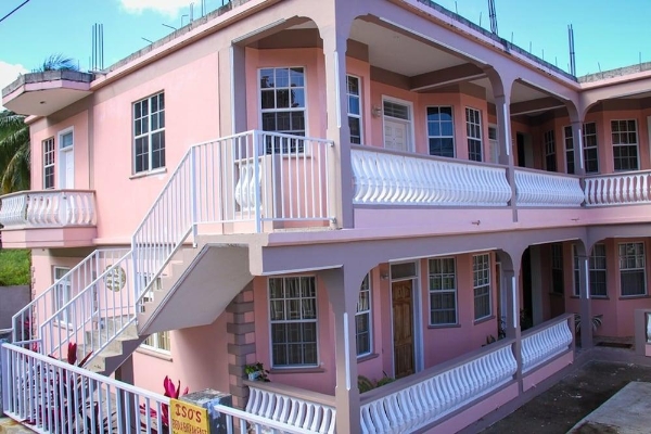 Hotel Iso's Bed & Breakfast (Glanvillia)